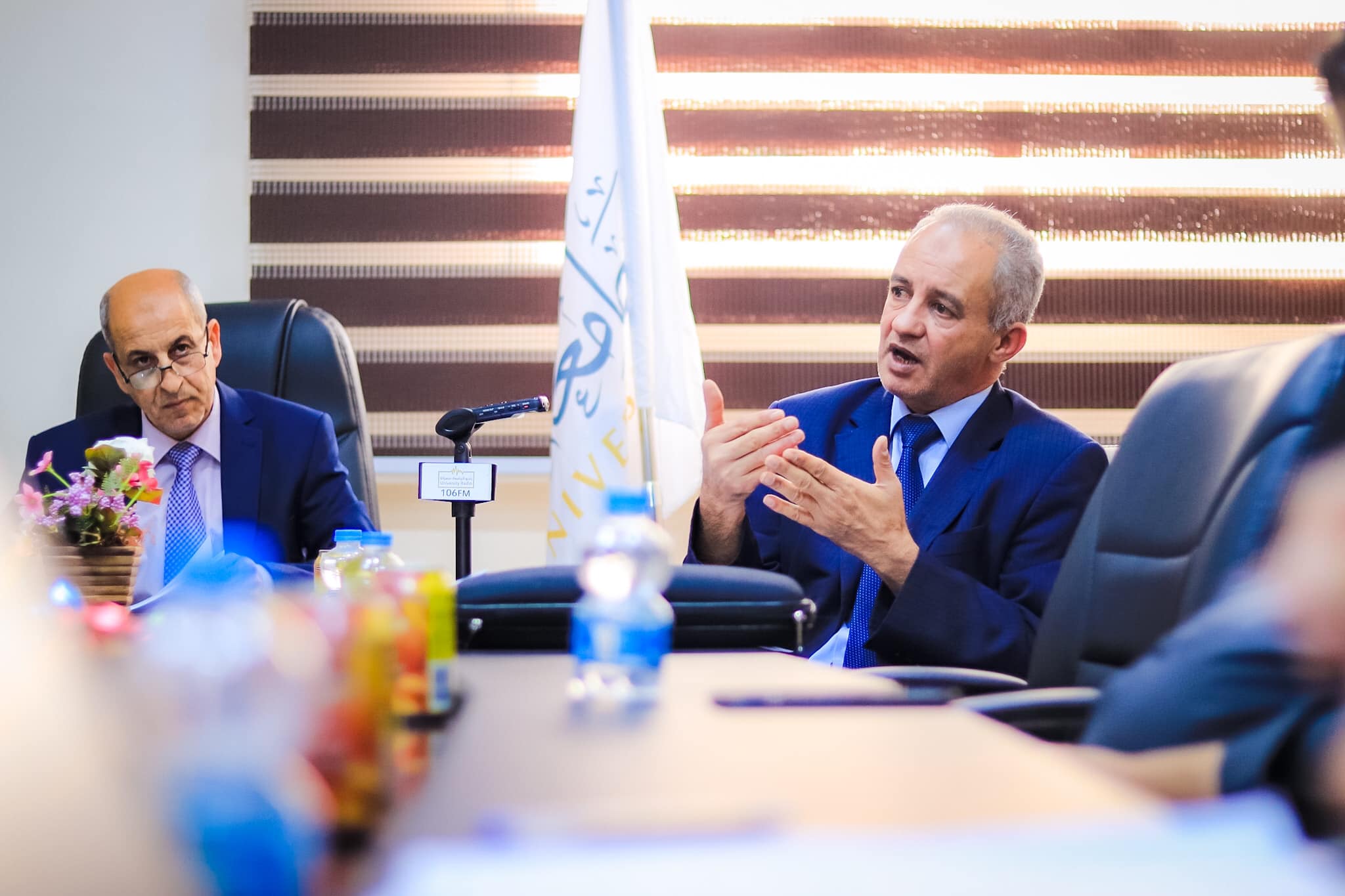 مناقشة مقترحات خطط بحوث لطلاب الدراسات العليا