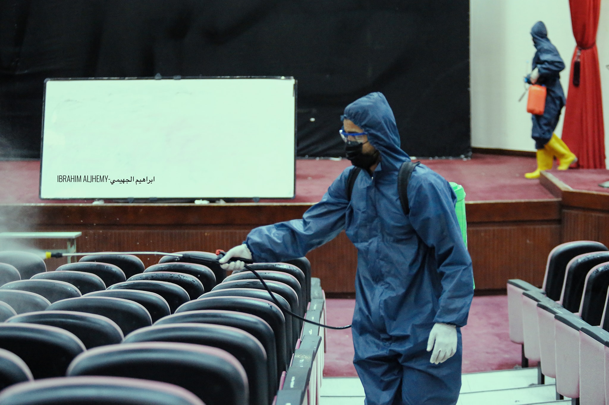 حملة تعقيم موسعة داخل اروقة كلية الفنون والإعلام