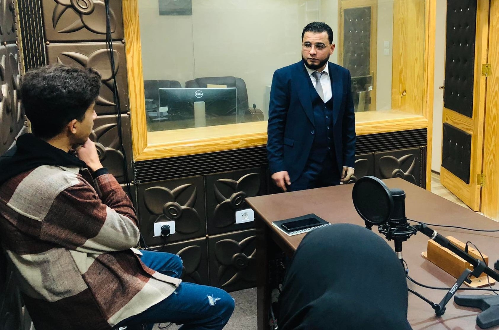"انطلاق المحاضرات العملية بالأستوديو التدريبي بكلية الفنون والإعلام"