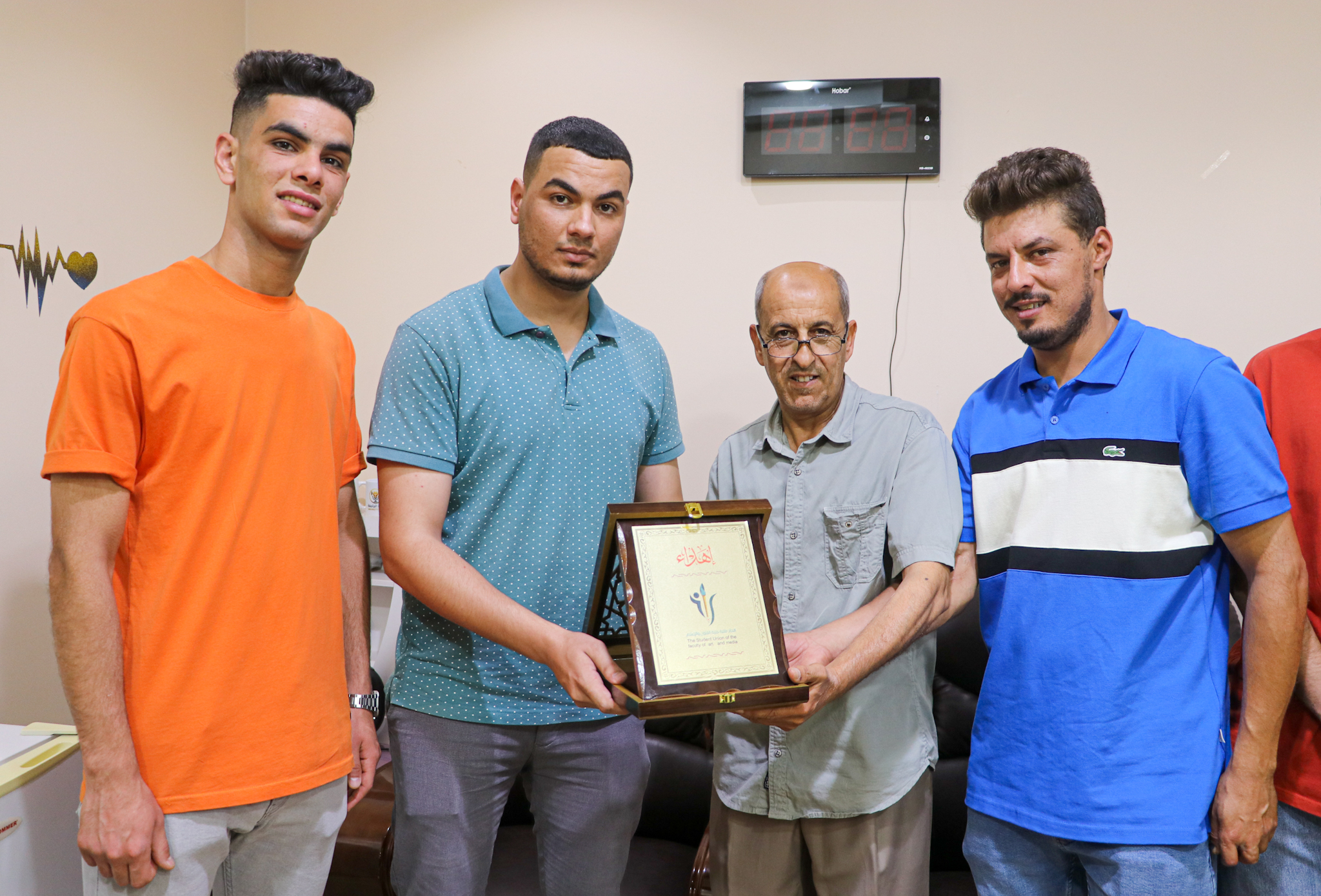 " تسليم واستلام اتحاد الطلبة بكلية الفنون والإعلام "