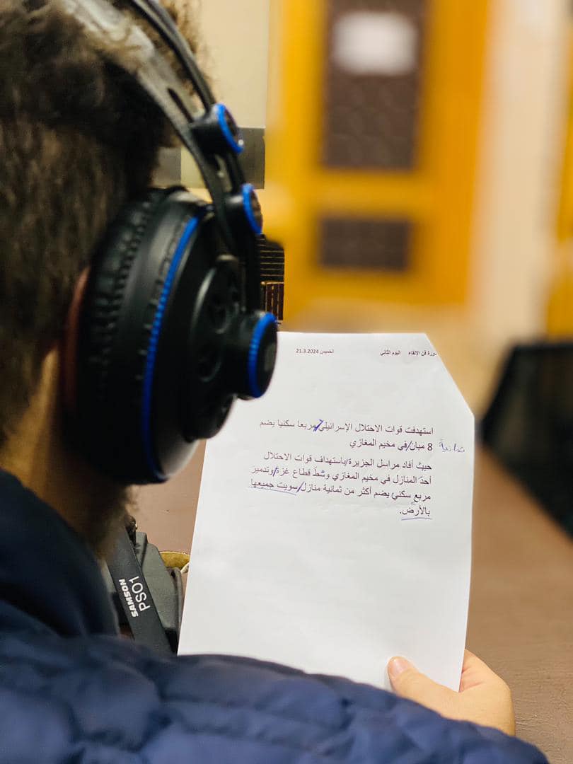 راديو الجامعة هذه الأيام وبالتعاون مع اتحاد طلبة كلية الفنون والإعلام ومكتب خدمة المجتمع دورة تدريبية في " فن الالقاء