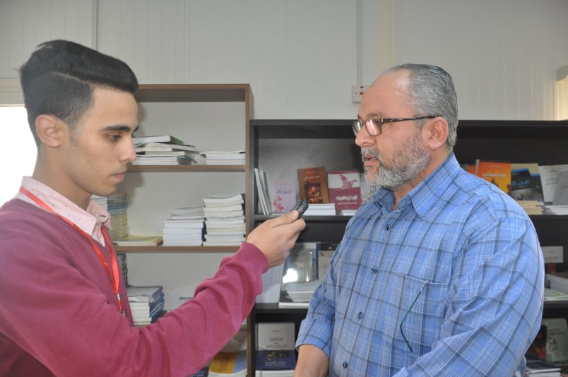 إذاعة الجامعة التي تبث من داخل أستوديوهات كلية الفنون والإعلام