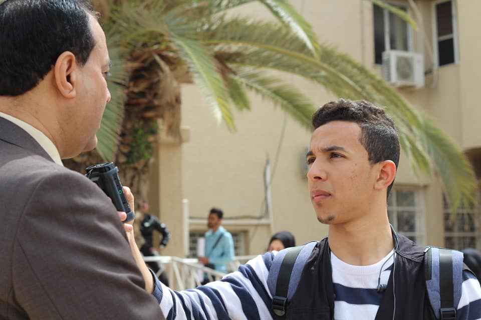 إذاعة الجامعة التي تبث من داخل أستوديوهات كلية الفنون والإعلام