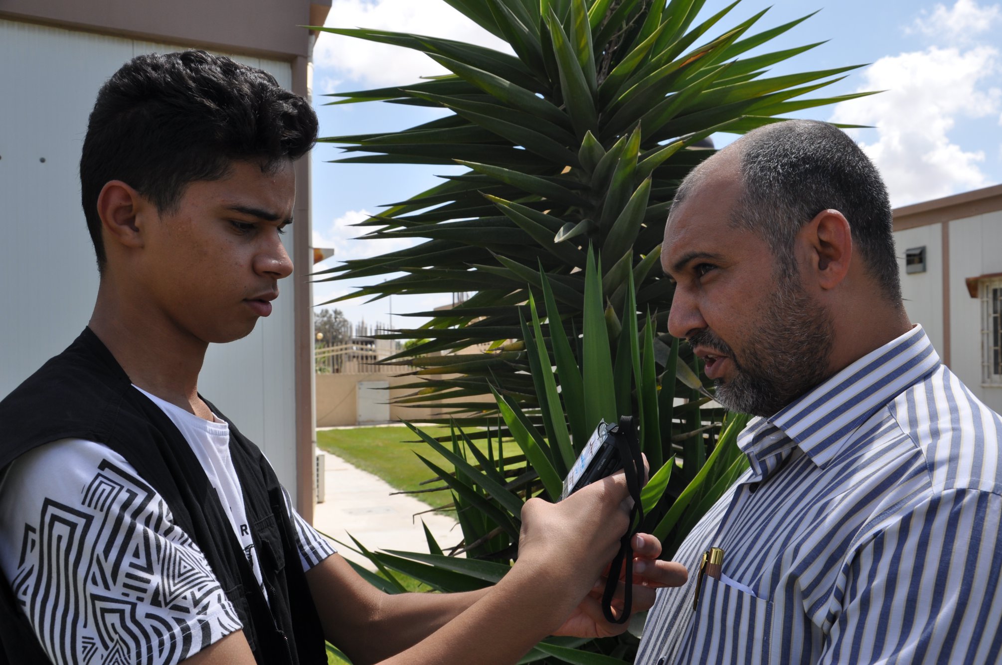 إذاعة الجامعة التي تبث من داخل أستوديوهات كلية الفنون والإعلام