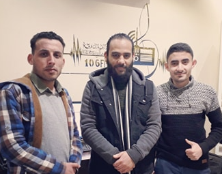 (السيد مدير المركز الإعلامي يقوم بزيارة لإذاعة الجامعة 106 FM) 