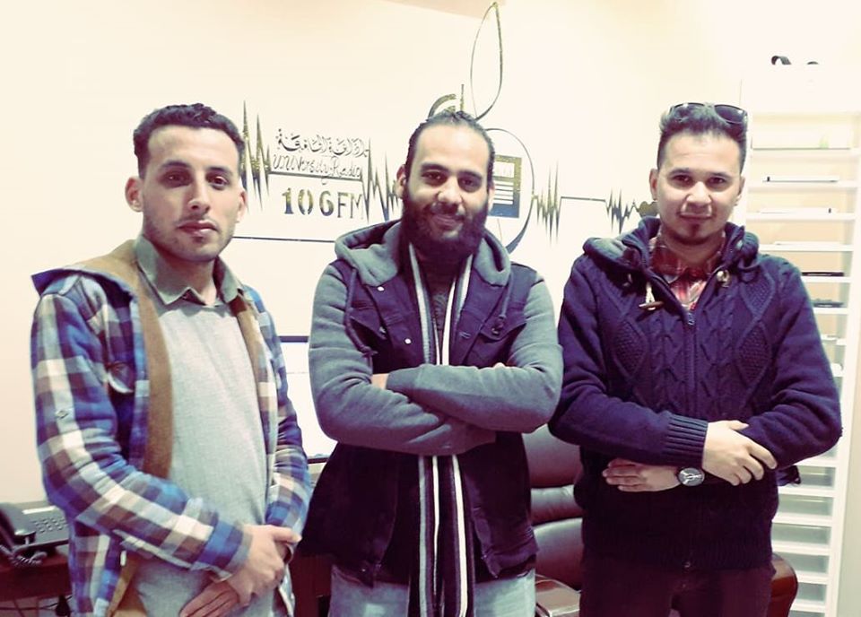 (السيد مدير المركز الإعلامي يقوم بزيارة لإذاعة الجامعة 106 FM) 